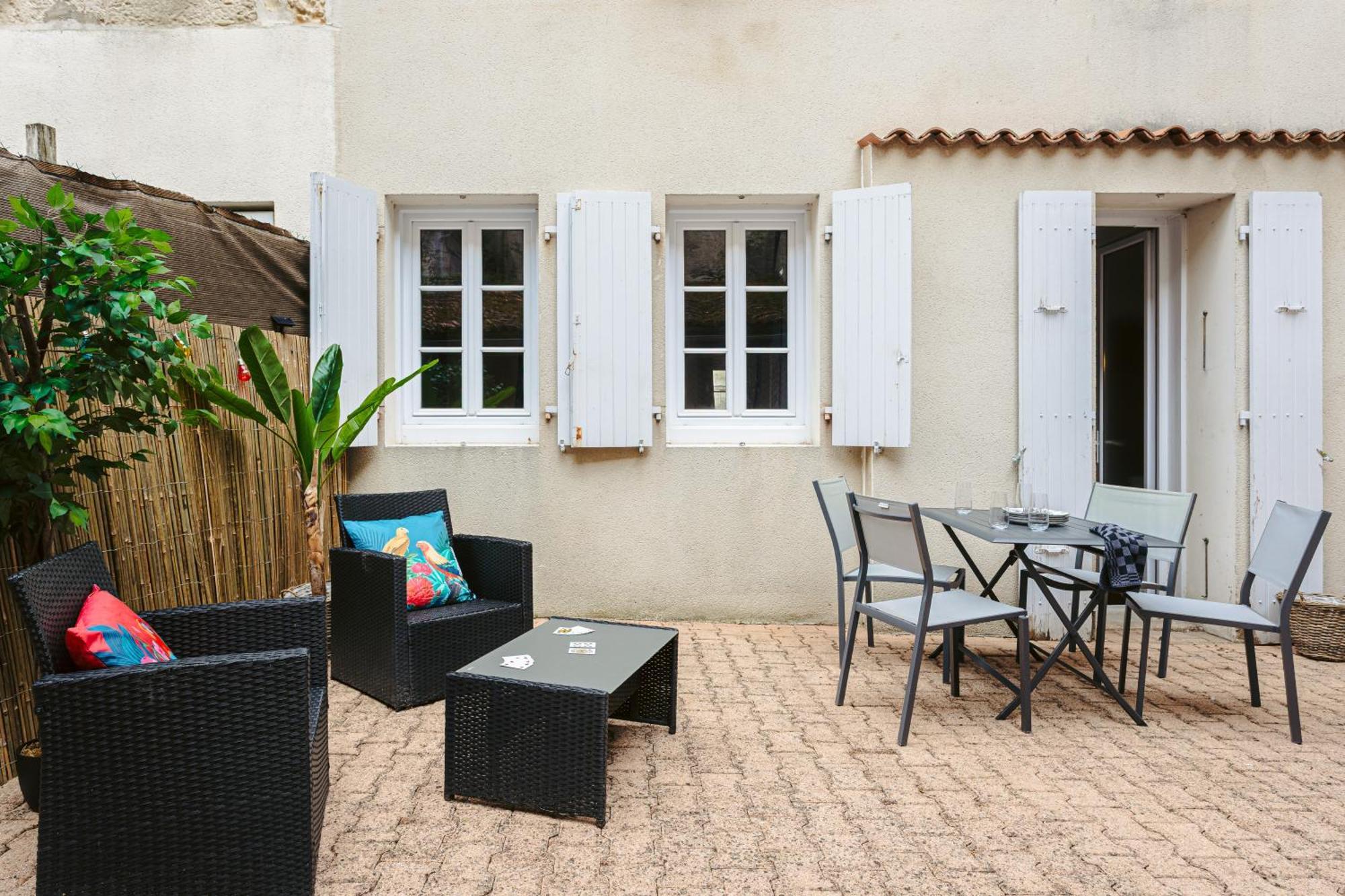 Olympia - Terrasse - Parking Gratuit - Centre Ville - Rez De Chaussee - Fibre Tv 4K Saintes Luaran gambar